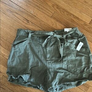 Old Navy Green Tie-Waist Shorts